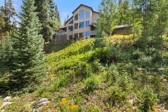 Building Photo - Minutes to town and Breckenridge Ski Resor...