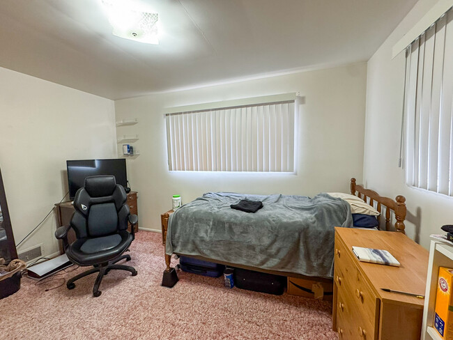 Building Photo - 845 E 820 N