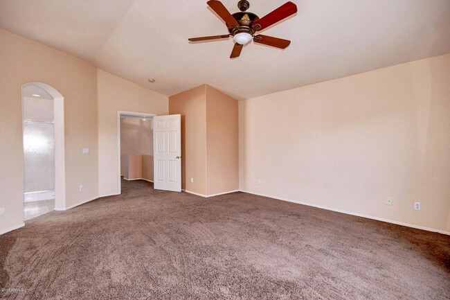 Building Photo - 886 W Bruce Ave