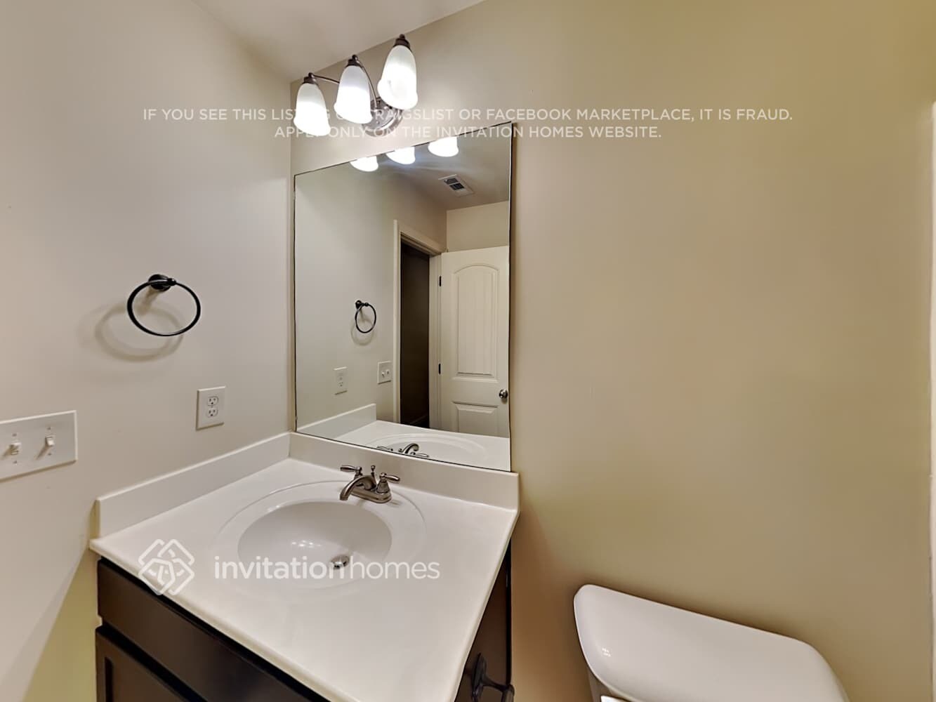 Building Photo - 227 Green Bridge Ct SE