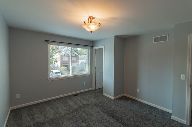 Building Photo - 3334 Cummings Ave