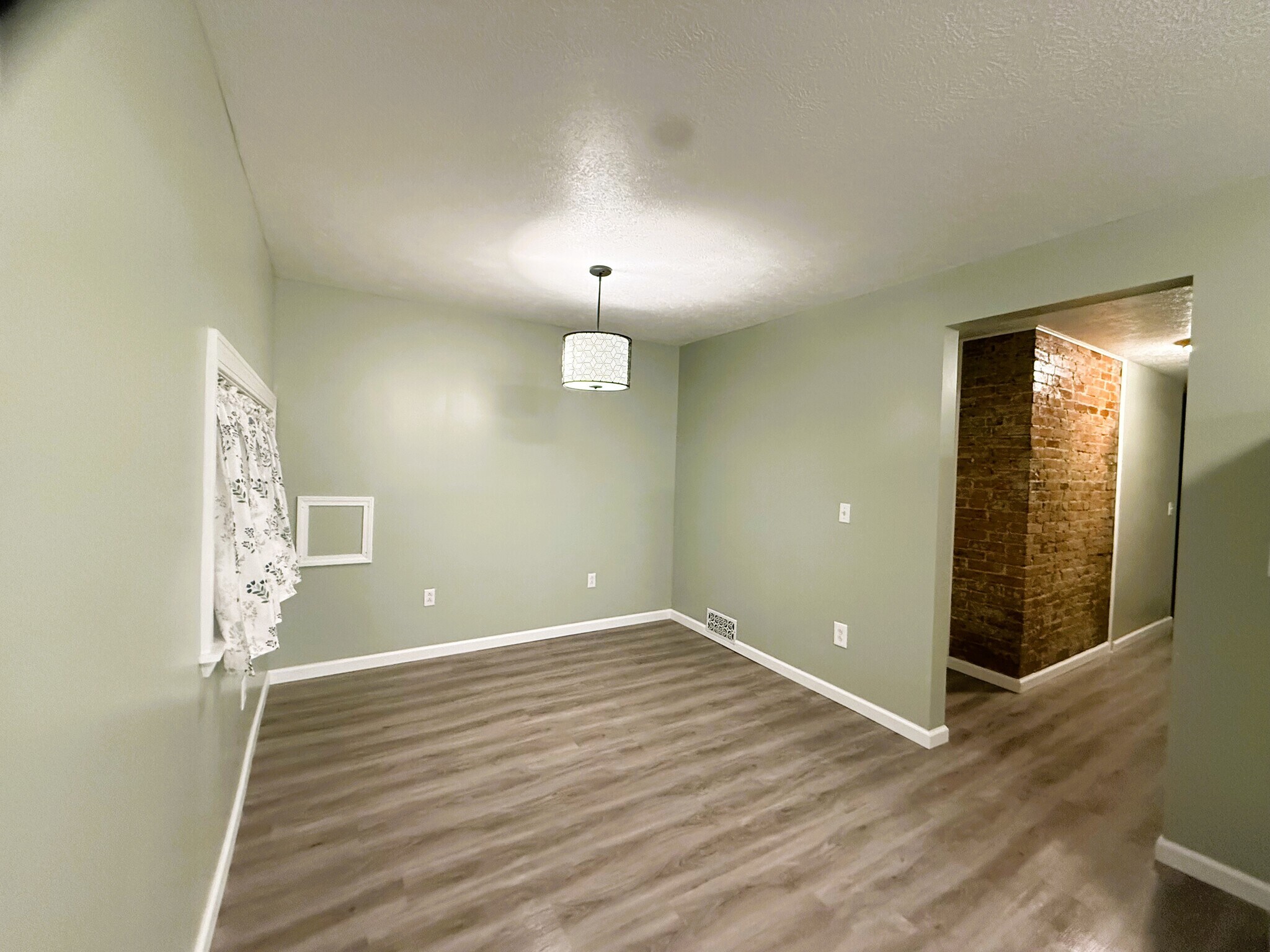 Building Photo - 412 Depot St