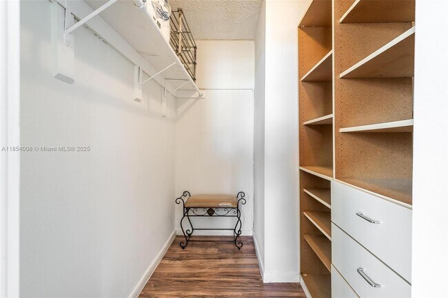 Building Photo - 9310 Fontainebleau Blvd