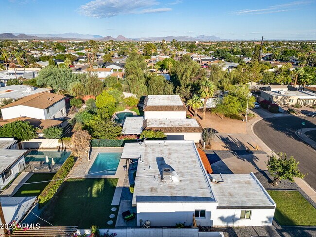Building Photo - 8326 E Crestwood Way