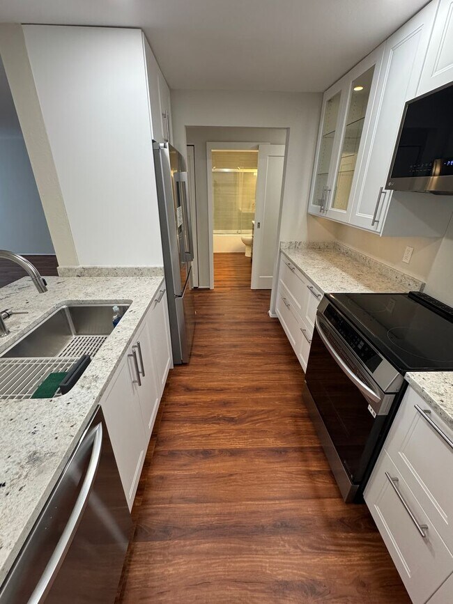 Building Photo - 2bd/2ba Kirkland Condo
