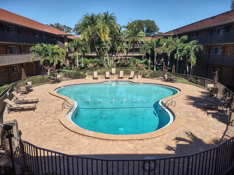 Pool - Veranda Flats