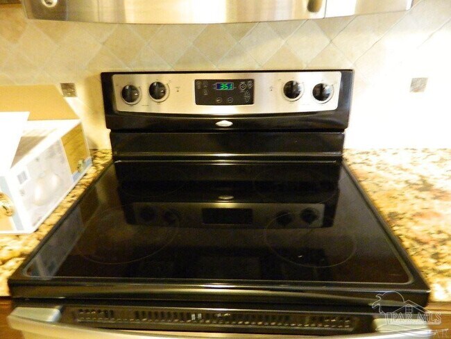 Building Photo - 212 Charleston Dr