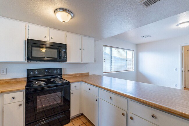 Building Photo - 4501 W Cinnabar Ave