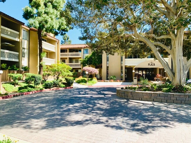 Building Photo - TOP FLOOR 1BD/1BA CONDO AVAILABLE AT THE PLAZA IN PACIFIC BEACH - $2,495/mo
