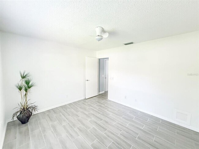 Building Photo - 5708 Garden Lakes Fern