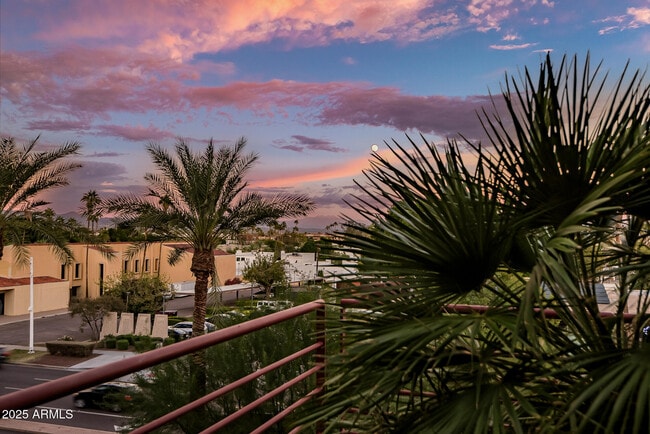 Building Photo - 7167 E Rancho Vista Dr