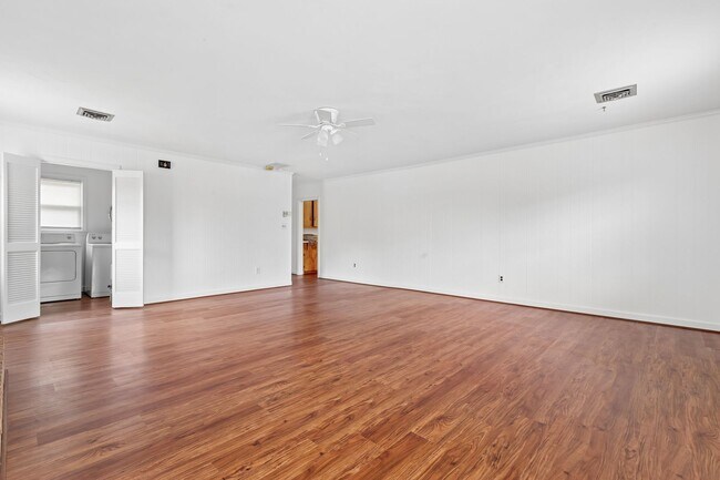Building Photo - 3605 Weiss Ln
