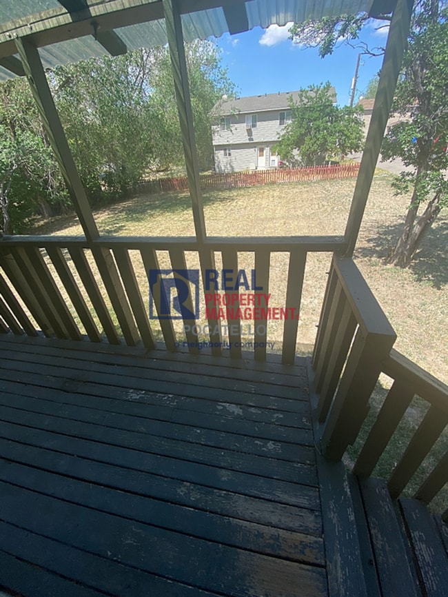 Building Photo - 2 Bed 2 Bath Duplex