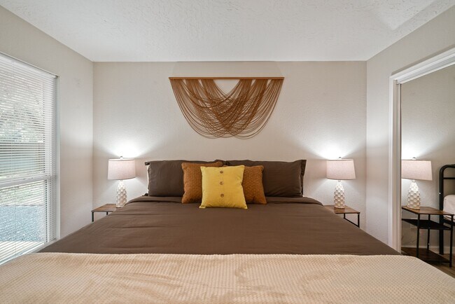 Building Photo - 2523 Village Oak Dr.