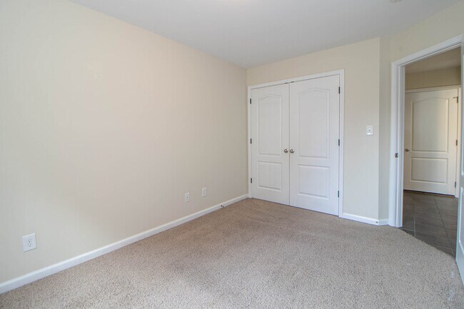 Building Photo - 1716 Thistlewood Dr