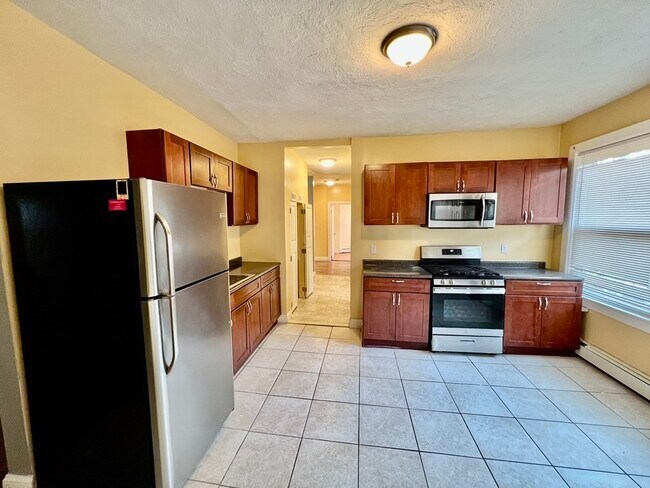 Building Photo - 36 Spencer St