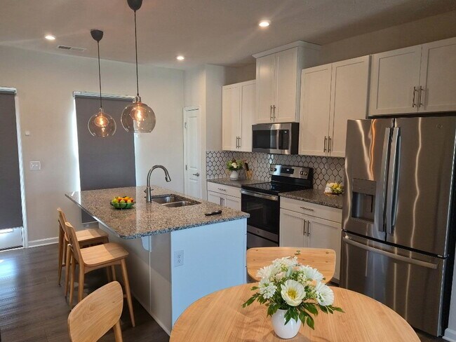 Building Photo - 18 Wentworth Ln