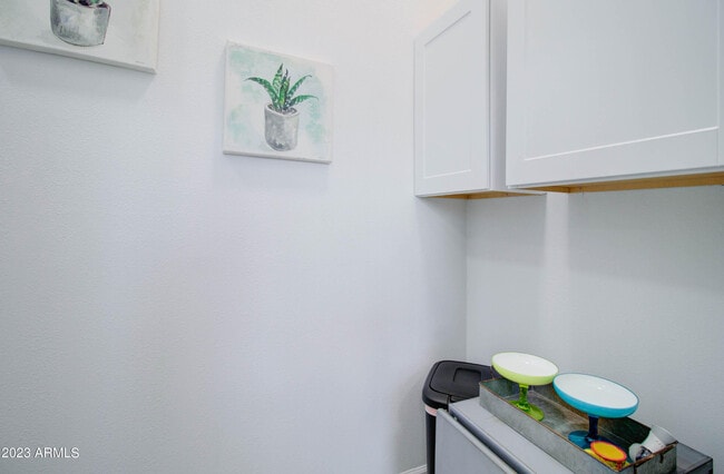 Building Photo - 258 S Sutherland St