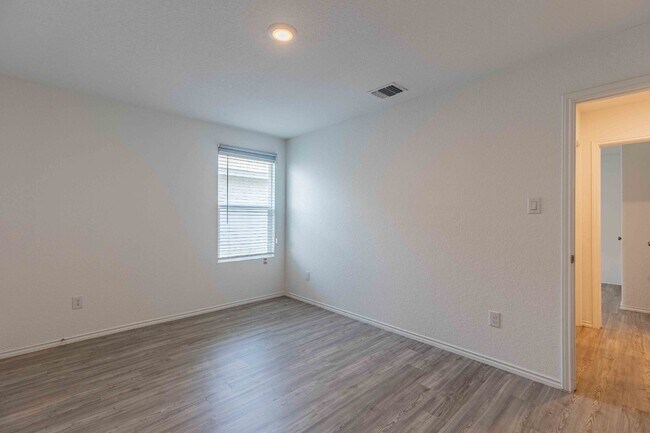 Building Photo - 6562 Runaway Row