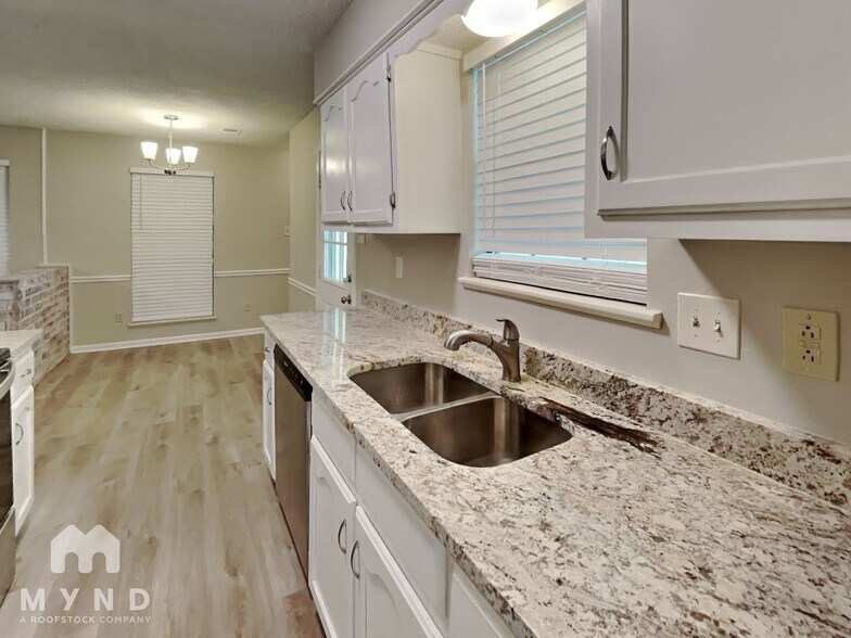 Building Photo - 3752 Schanna Dr