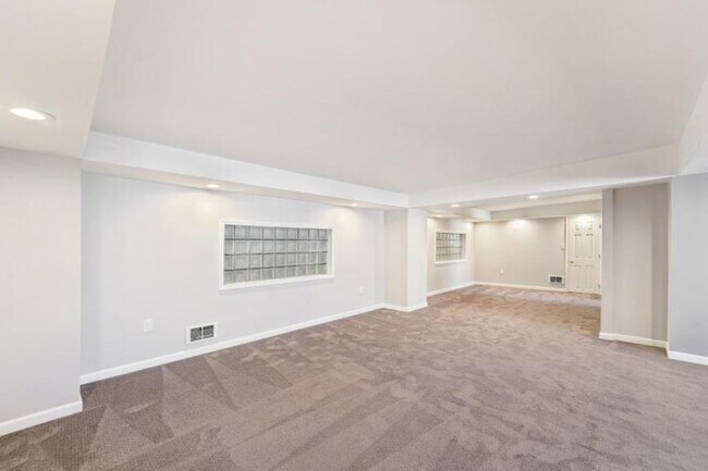 Building Photo - 1 bedroom in Seattle WA 98103