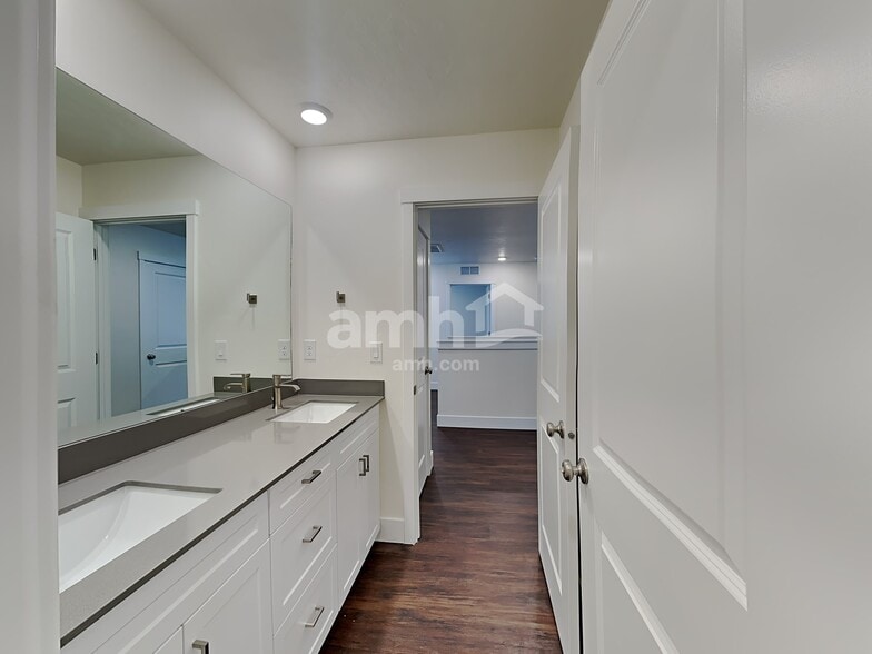 Building Photo - 9329 Wabash St