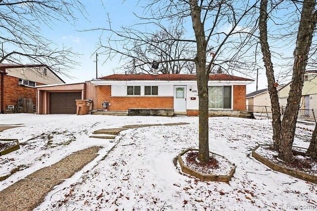 Building Photo - 672 Linda Vista Dr
