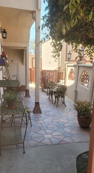 Back Patio - 1557 S Genesee Ave