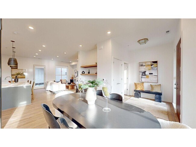 Building Photo - 4 West Dr