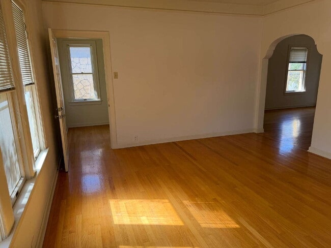 Building Photo - Beautiful two bedroom/1 bathroom with Original Details