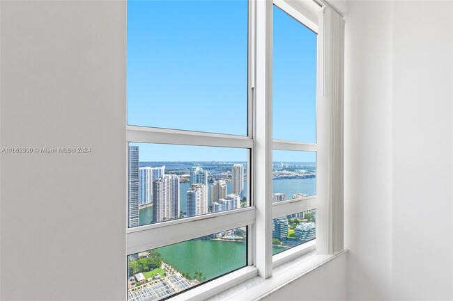 Building Photo - 950 Brickell Bay Dr