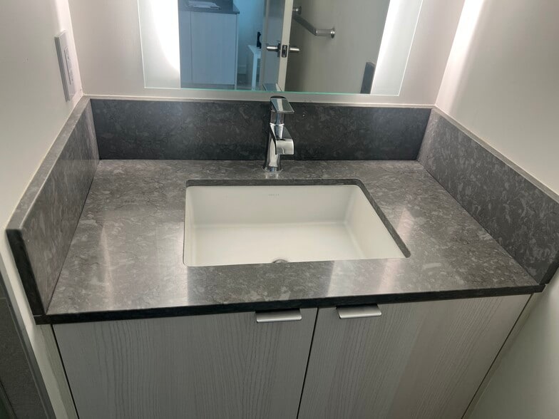 Building Photo - 1901 Overland Ave