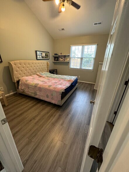 Master Bedroom (This is a King Size Bed) - 121 Candleberry Cir