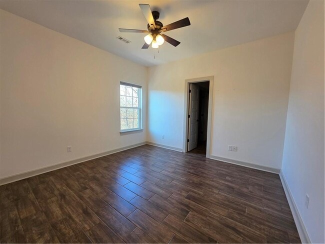 Building Photo - 8 Horncastle Dr