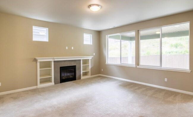 Building Photo - Spacious 4BD/3BA Modern Home in Bremerton, WA | Near PSNS & Naval Base Kitsap | Garage, Fireplace...