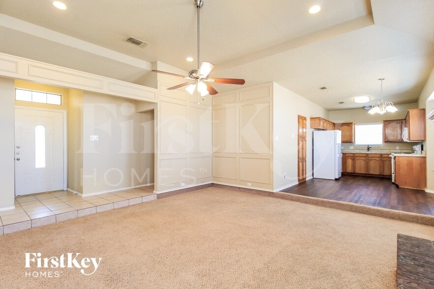 Building Photo - 705 Running Creek Dr