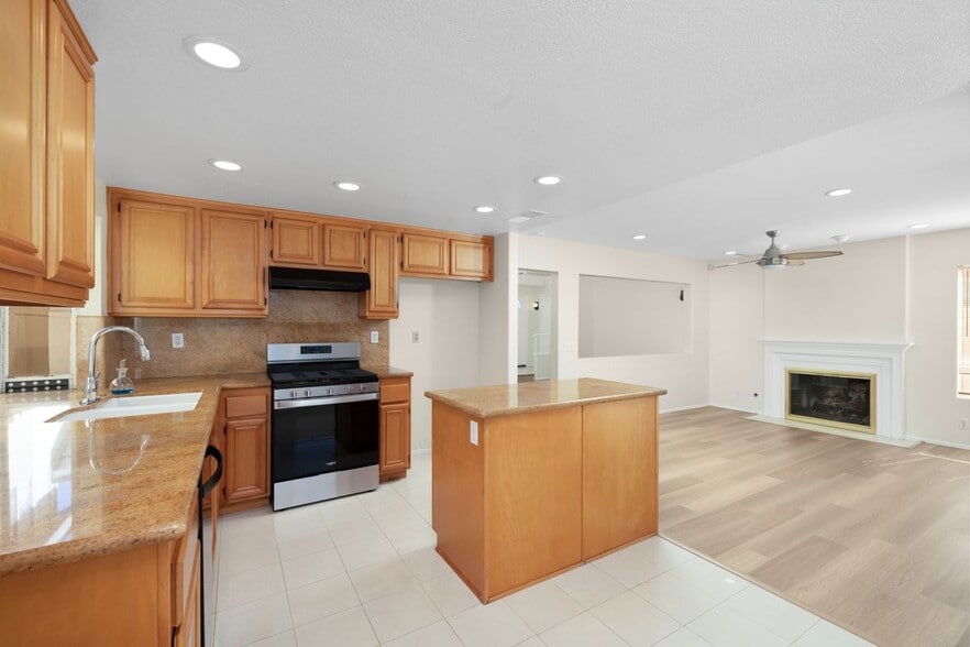 Building Photo - 2163 Sun Ridge Dr