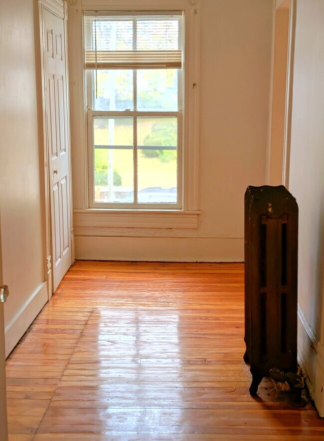 Building Photo - 432 Highland Ave SW