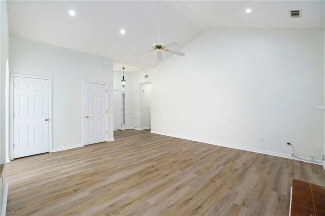 Building Photo - 2630 Highland Pass