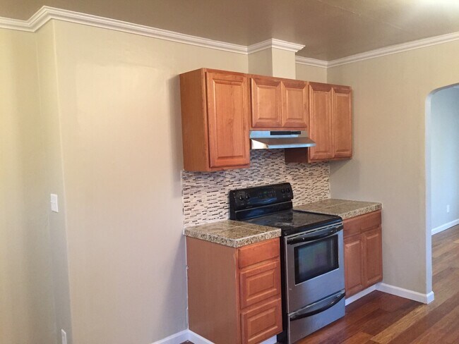 Building Photo - Beautifully remodeled 2 bed 1 bath home in Springfield!