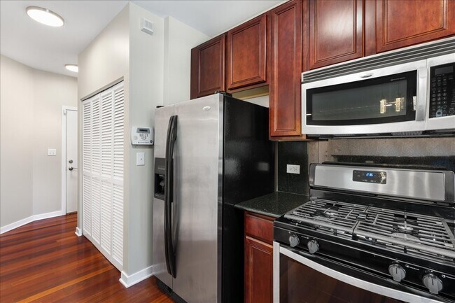 Building Photo - 803 E 41st St