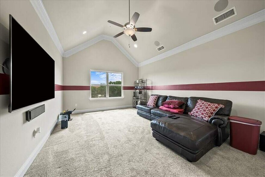Building Photo - 556 Waterloo Dr