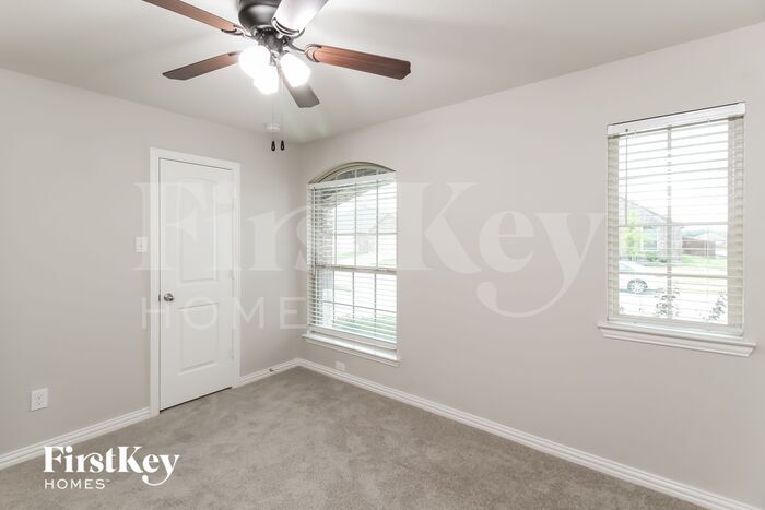 Building Photo - 1301 Renoir Dr