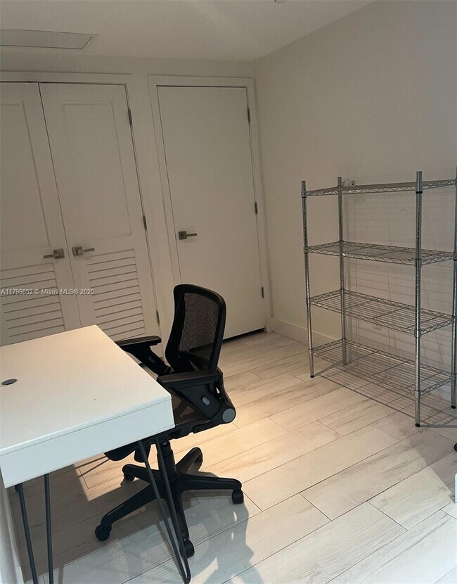 Building Photo - 1080 Brickell Ave