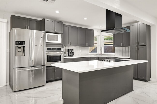 Building Photo - 22406 Fincastle Dr