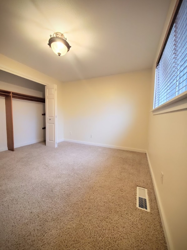 Building Photo - 19 W Walnut St