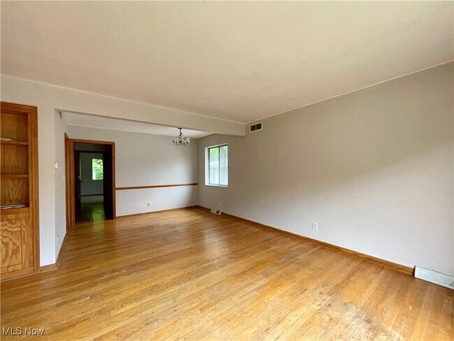Building Photo - 1858 Cromwell Dr