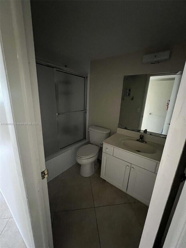 Building Photo - 4140 Woodside Dr