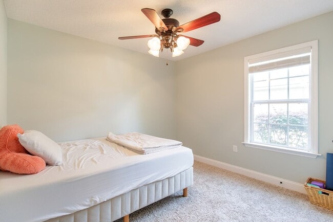 Building Photo - Spacious & Stylish 4BD/2BA Home in Valdost...