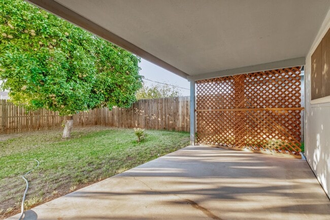 Building Photo - Charming Updated 3 Bed/2 Bath Home in North Central Phoenix